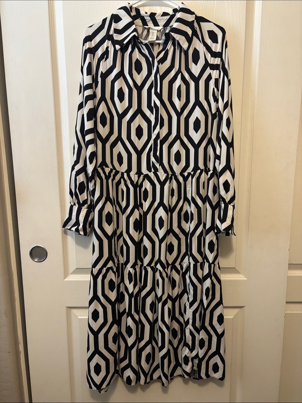 H&M Black and White Geometric Tiered Shirt Dress